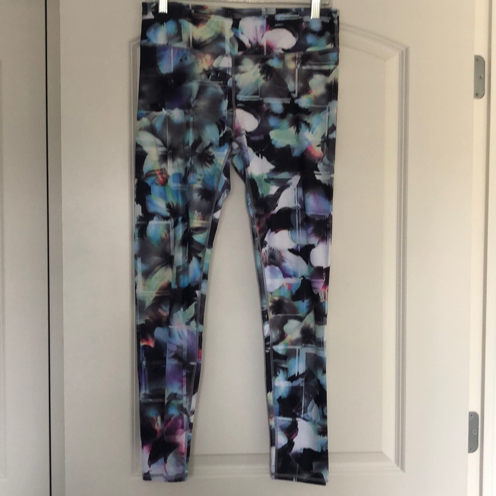 Fabletics Salar Legging - Size Medium - Optical Floral Print